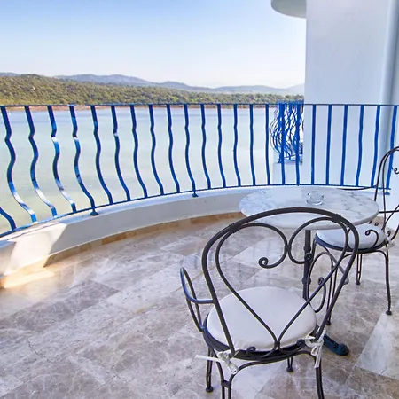 Yalicapkini Boutique